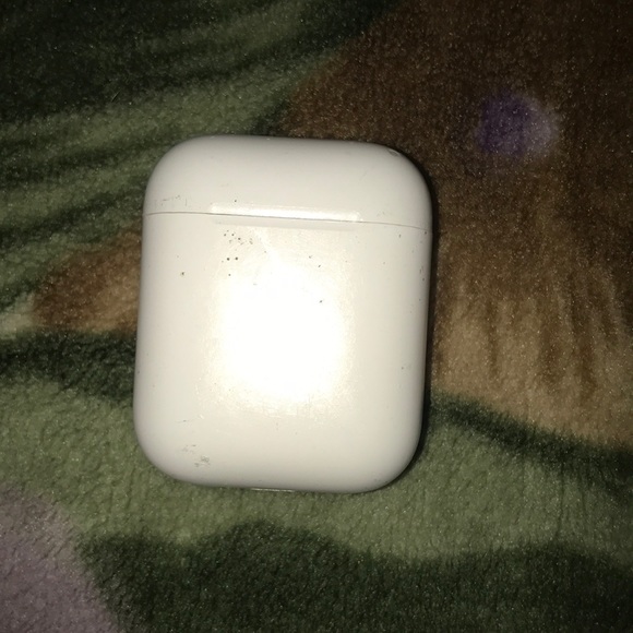 AirPods - Picture 2 of 4